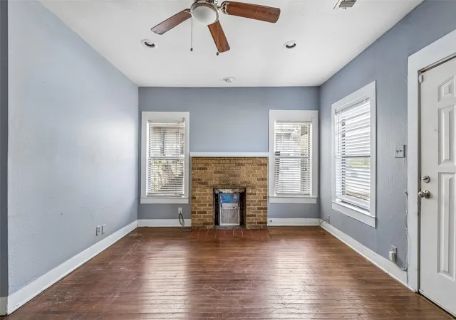 Photo 3 of Single family home for sale at 503 W Sycamore St, Denton, TX 76201 | MLS# 21384569 | Listing updated on 2026-09-28