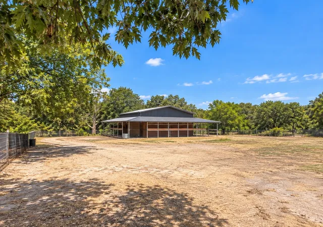 Photo 2 of Single family home for sale at 453 Rocky Acres Rd, Cedar Hill, TX 75104 | MLS# 21386397 | Listing updated on 2026-09-26