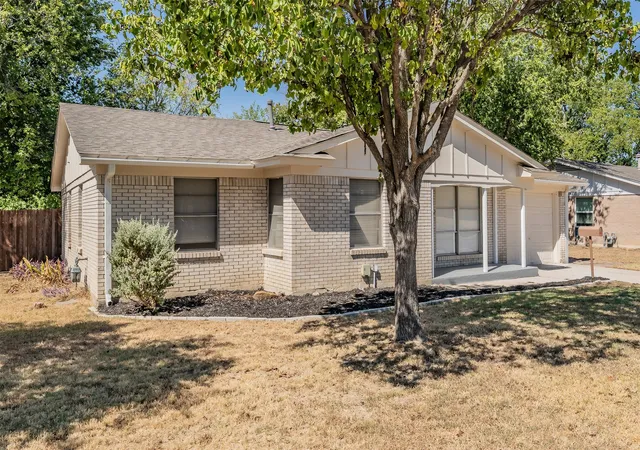 Photo 1 of Single family home for sale at 3562 Paint Trl, Fort Worth, TX 76116 | MLS# 21392941 | Listing updated on 2026-09-23