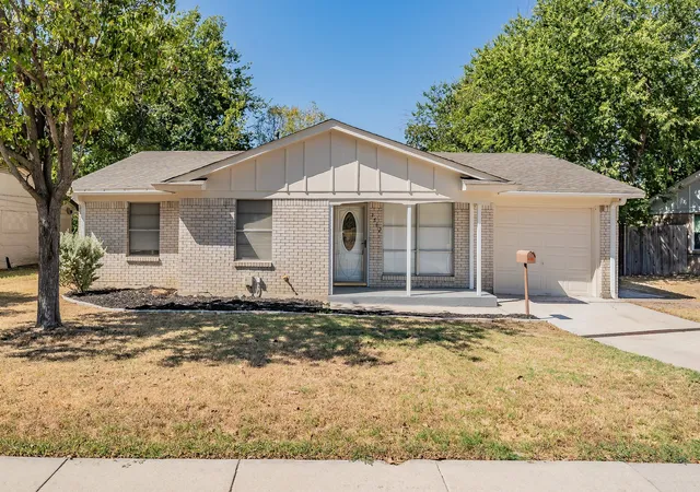 Photo 2 of Single family home for sale at 3562 Paint Trl, Fort Worth, TX 76116 | MLS# 21392941 | Listing updated on 2026-09-23