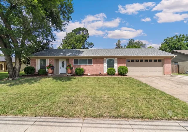 Photo 3 of Single family home for sale at 909 N Dove Rd, Grapevine, TX 76051 | MLS# 21392948 | Listing updated on 2026-10-08