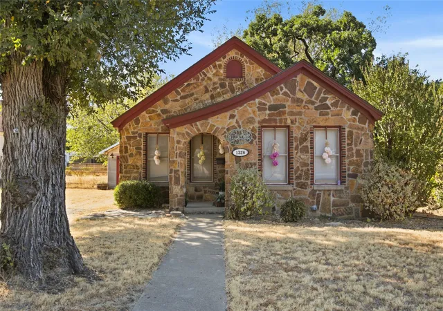 Photo 2 of Sale Pending at 1326 4th Street, Graham, TX 76450 | MLS# 21392850 | Listing updated on 2026-09-29
