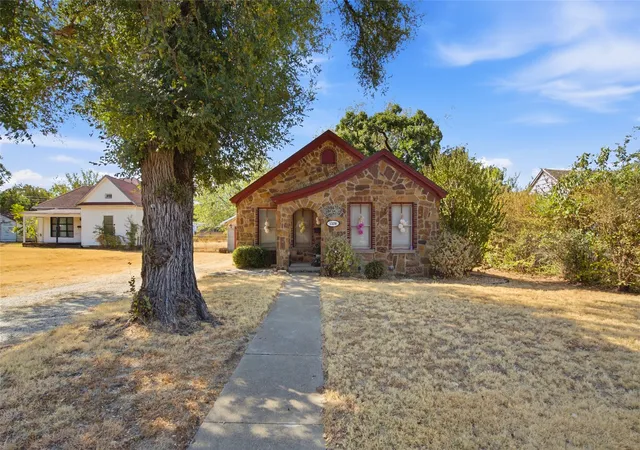 Photo 3 of Sale Pending at 1326 4th Street, Graham, TX 76450 | MLS# 21392850 | Listing updated on 2026-09-29