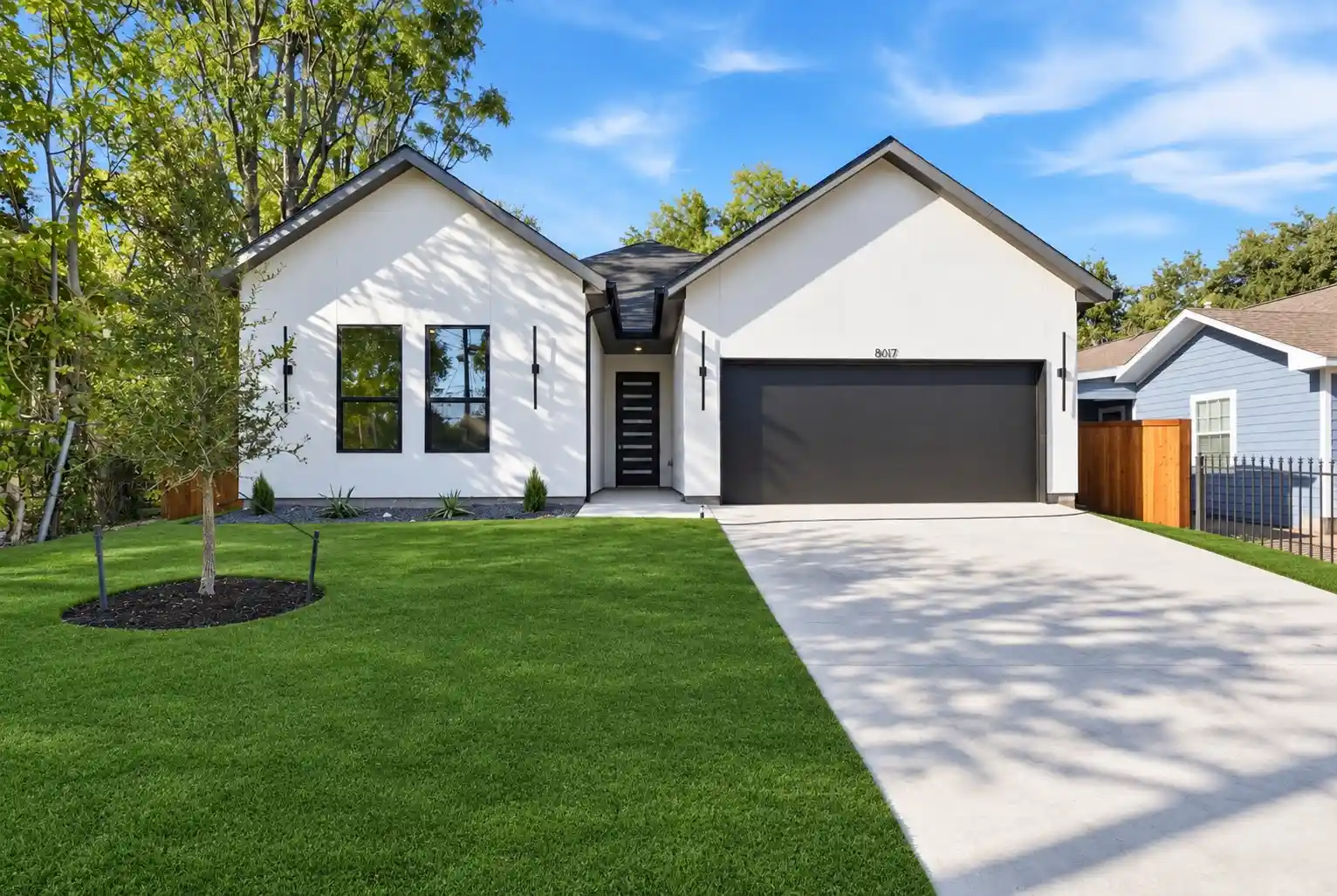 Photo 1 of Single family home for sale at 817 Brooks Ave, Dallas, TX 75208 | MLS# 21392457 | Listing updated on 2026-10-29
