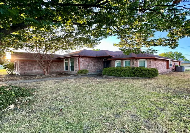 Photo 2 of Single family home for sale at 1309 London Dr, Wylie, TX 75098 | MLS# 21392546 | Listing updated on 2026-10-04