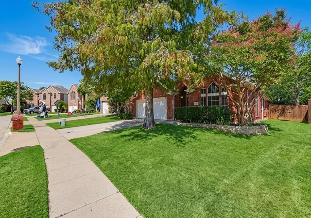 Photo 3 of Single family home for sale at 3705 Palmetto Ct, Denton, TX 76210 | MLS# 21391750 | Listing updated on 2026-10-08