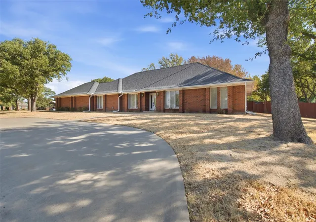 Photo 2 of Single family home for sale at 2116 Cherokee Loop, Graham, TX 76450 | MLS# 21392358 | Listing updated on 2026-09-23