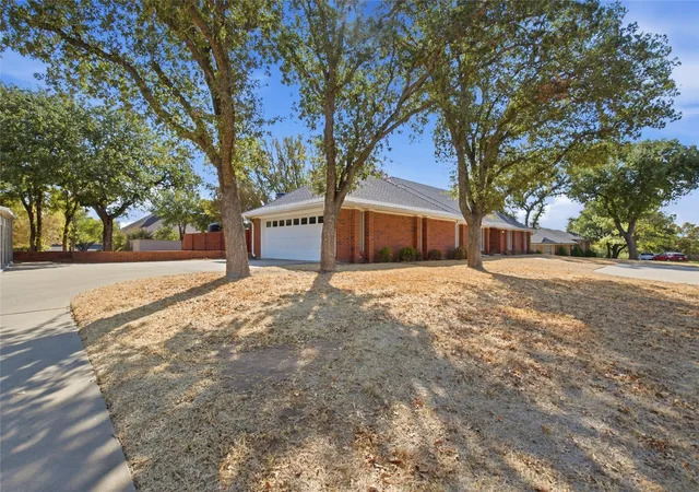 Photo 3 of Single family home for sale at 2116 Cherokee Loop, Graham, TX 76450 | MLS# 21392358 | Listing updated on 2026-09-23