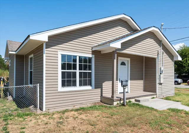 Photo 1 of Single family home for sale at 918 Martin Luther King Jr Blvd, Corsicana, TX 75110 | MLS# 21392976 | Listing updated on 2026-09-23