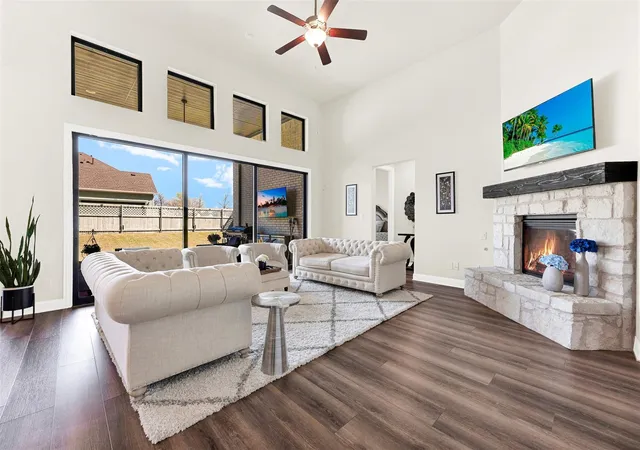Photo 2 of Single family home for sale at 915 Blueberry Way, Justin, TX 76247 | MLS# 21390714 | Listing updated on 2026-09-23