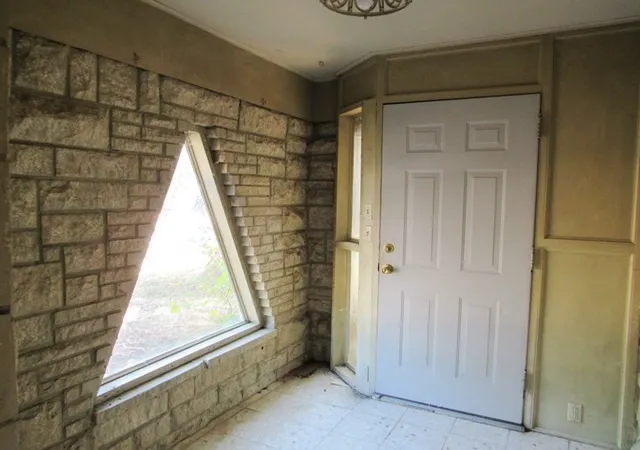 Photo 2 of Single family home for sale at 413 S Ave G, Clifton, TX 76634 | MLS# 21393036 | Listing updated on 2026-10-10