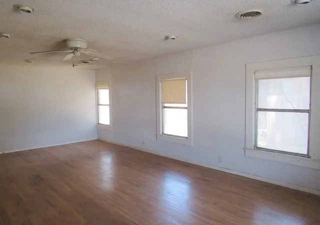 Photo 3 of Single family home for sale at 413 S Ave G, Clifton, TX 76634 | MLS# 21393036 | Listing updated on 2026-10-10