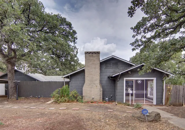 Photo 1 of Single family home for sale at 2625 Canton Dr, Fort Worth, TX 76112 | MLS# 21392607 | Listing updated on 2026-09-23