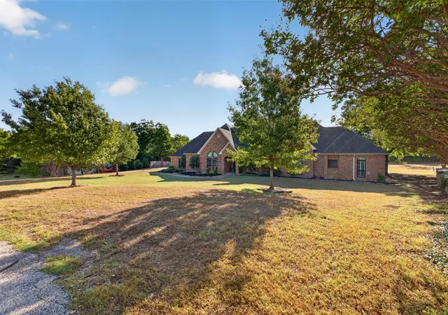 Photo 3 of Sale Pending at 603 Valley View Ct, Red Oak, TX 75154 | MLS# 21385336 | Listing updated on 2026-10-05