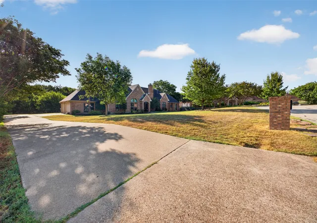 Photo 4 of Sale Pending at 603 Valley View Ct, Red Oak, TX 75154 | MLS# 21385336 | Listing updated on 2026-10-05