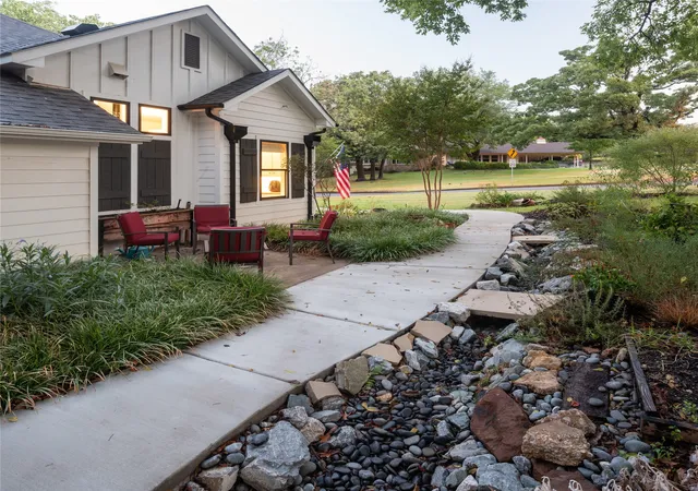 Photo 2 of Single family home for sale at 1600 W Day St, Denison, TX 75020 | MLS# 21391761 | Listing updated on 2026-09-30