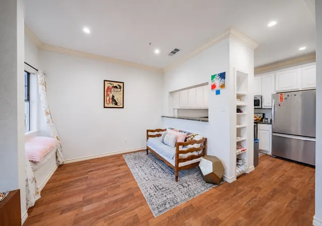 Listing Photo 5 - Condo for sale in building located at 3407 Binkley Ave, University Park, TX 75205 - Unit #D