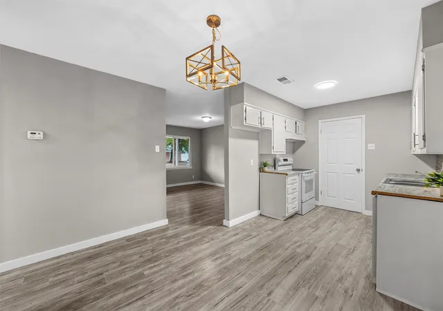 Photo 4 of Sale Pending at 311 S Barbara St, Waco, TX 76705 | MLS# 21392084 | Listing updated on 2026-10-02