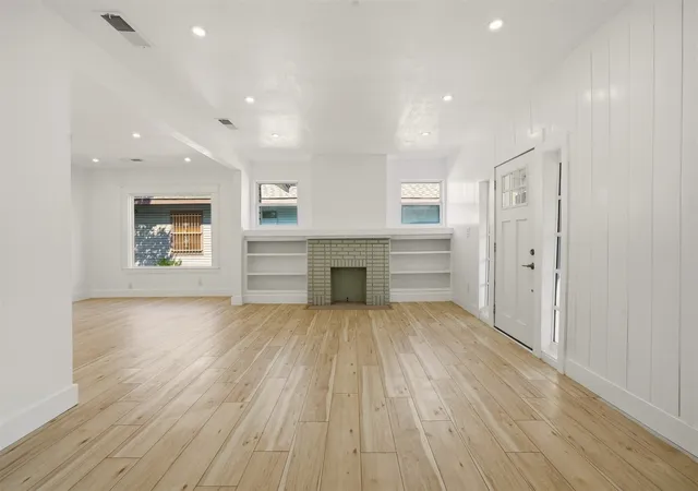 Photo 3 of Single family home for sale at 809 Cristler Ave, Dallas, TX 75223 | MLS# 21392525 | Listing updated on 2026-09-26