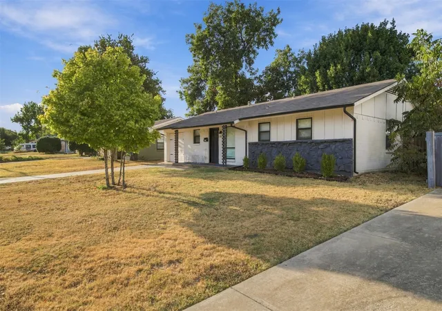 Photo 3 of Single family home for sale at 1101 Midway Dr, Richardson, TX 75081 | MLS# 21393087 | Listing updated on 2026-10-08