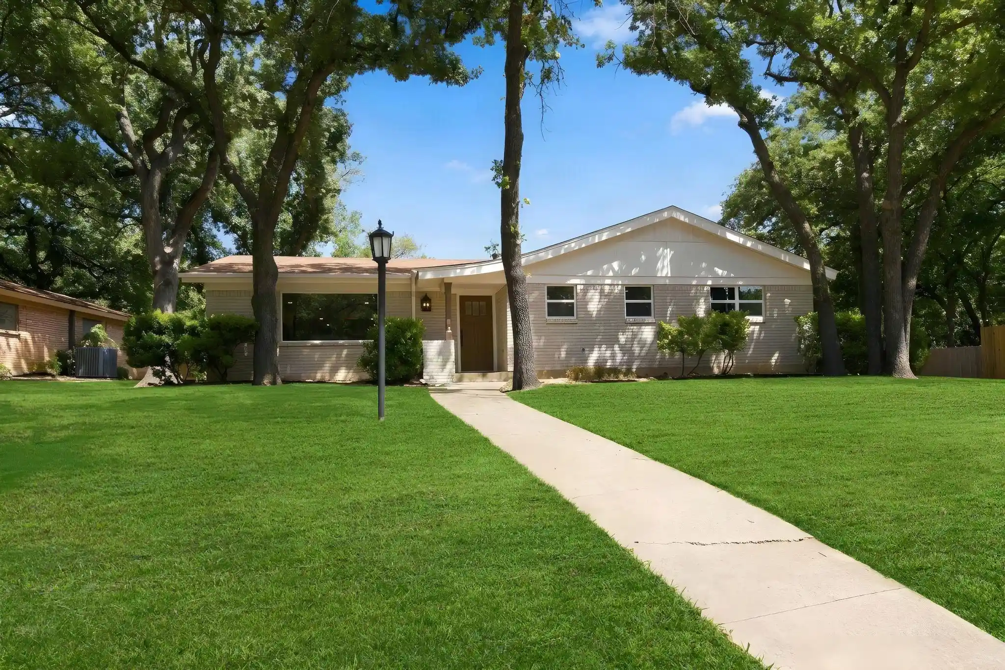 Single family home for sale at 508 Oak Park Dr, Hurst, TX 76053 | MLS# 21390750