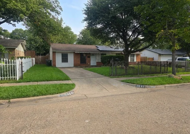 Photo 2 of Single family home for sale at 4641 Silver Lake Dr, Dallas, TX 75211 | MLS# 21390396 | Listing updated on 2026-10-09
