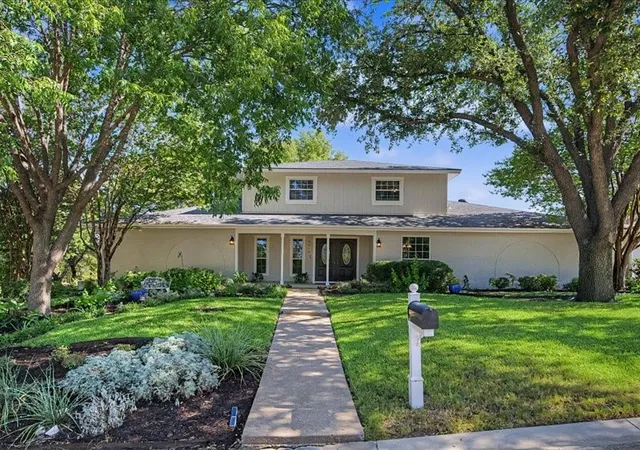 Photo 2 of Single family home for sale at 7816 Fairwood Ct, Fort Worth, TX 76179 | MLS# 21385876 | Listing updated on 2026-10-07