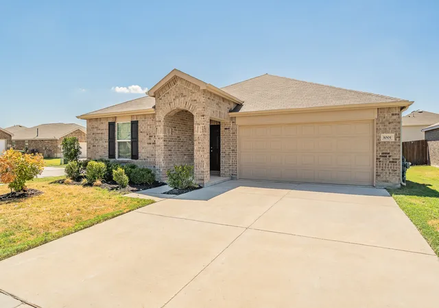 Single family home for sale at 1001 Paso Fino Dr, Haslet, TX 76052 | MLS# 21393081