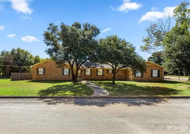 Photo 1 of Single family home for sale at 1701 E Spring St, Henrietta, TX 76365 | MLS# 21393133 | Listing updated on 2026-10-06