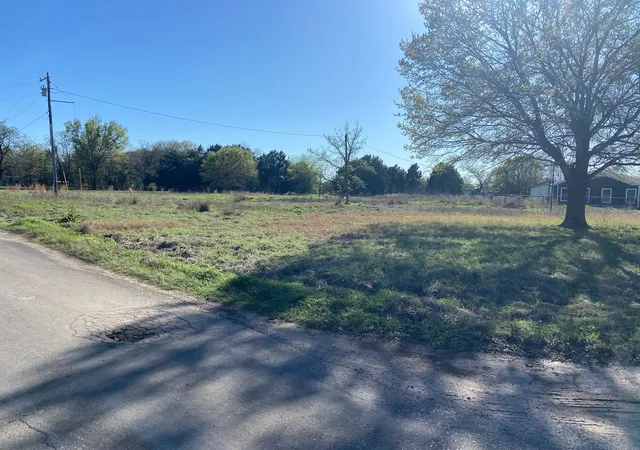 Photo 6 of Single family home for sale at 421 Kelly Ln, Kemp, TX 75143 | MLS# 21393139 | Listing updated on 2026-09-26
