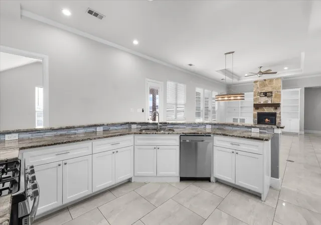 Photo 4 of Single family home for sale at 6028 Berry Ridge Ln, Joshua, TX 76058 | MLS# 21392787 | Listing updated on 2026-09-29