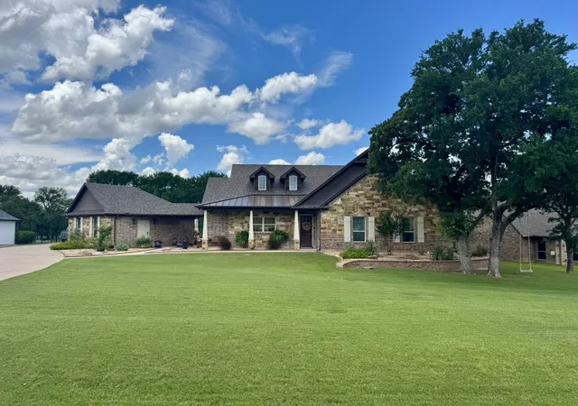 Photo 1 of Single family home for sale at 570 S Sugartree Dr, Lipan, TX 76462 | MLS# 21391904 | Listing updated on 2026-09-23