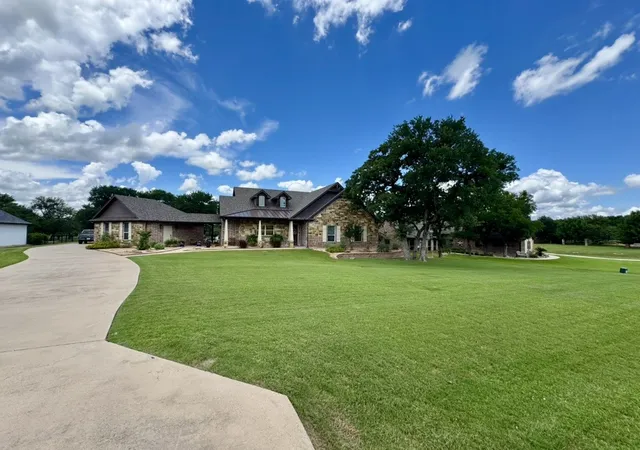 Photo 2 of Single family home for sale at 570 S Sugartree Dr, Lipan, TX 76462 | MLS# 21391904 | Listing updated on 2026-09-23