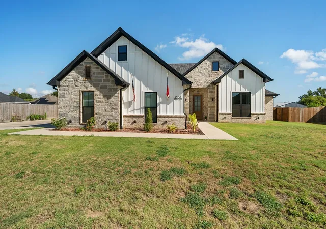Photo 1 of Single family home for sale at 16139 Eagle Ln, Lindale, TX 75771 | MLS# 21393126 | Listing updated on 2026-09-23