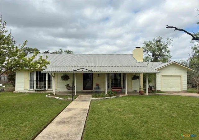 Photo 1 of Single family home for sale at 408 S Porter St, Lampasas, TX 76550 | MLS# 21393146 | Listing updated on 2026-09-28