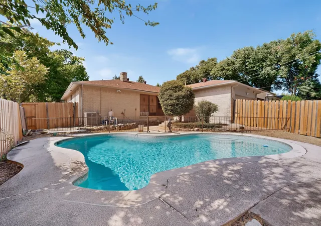 Photo 1 of Single family home for sale at 4714 Chilton Dr, Dallas, TX 75227 | MLS# 21393049 | Listing updated on 2026-10-07