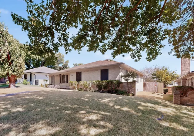 Photo 2 of Single family home for sale at 4714 Chilton Dr, Dallas, TX 75227 | MLS# 21393049 | Listing updated on 2026-10-07