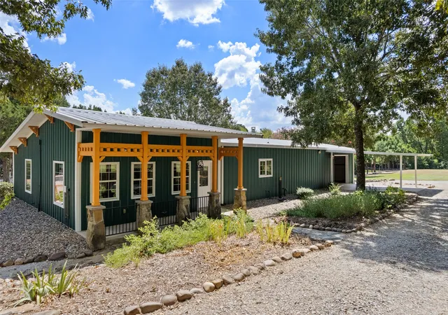 Photo 2 of Single family home for sale at 1562 Se County Rd 4115, Mount Vernon, TX 75457 | MLS# 21393191 | Listing updated on 2026-09-23