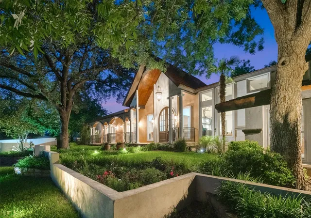 Photo 2 of Mansion for sale at 6181 Preston Crk Ct, Dallas, TX 75240 | MLS# 21389096 | Listing updated on 2026-10-09