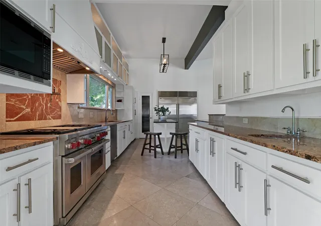 Photo 3 of Mansion for sale at 6181 Preston Crk Ct, Dallas, TX 75240 | MLS# 21389096 | Listing updated on 2026-10-09