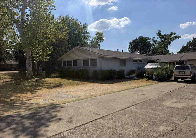 Photo 3 of Sale Pending at 10149 Marsh Ln, Dallas, TX 75229 | MLS# 21393278 | Listing updated on 2026-10-06