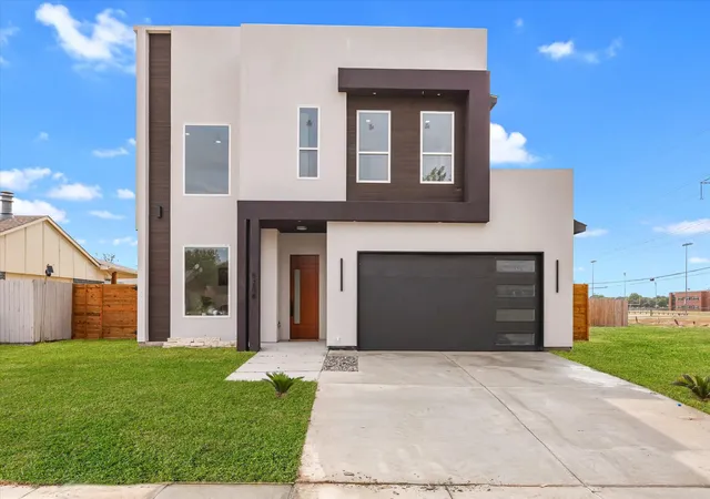 Photo 2 of Single family home for sale at 5204 Gibson Dr, The Colony, TX 75056 | MLS# 21392446 | Listing updated on 2026-10-09