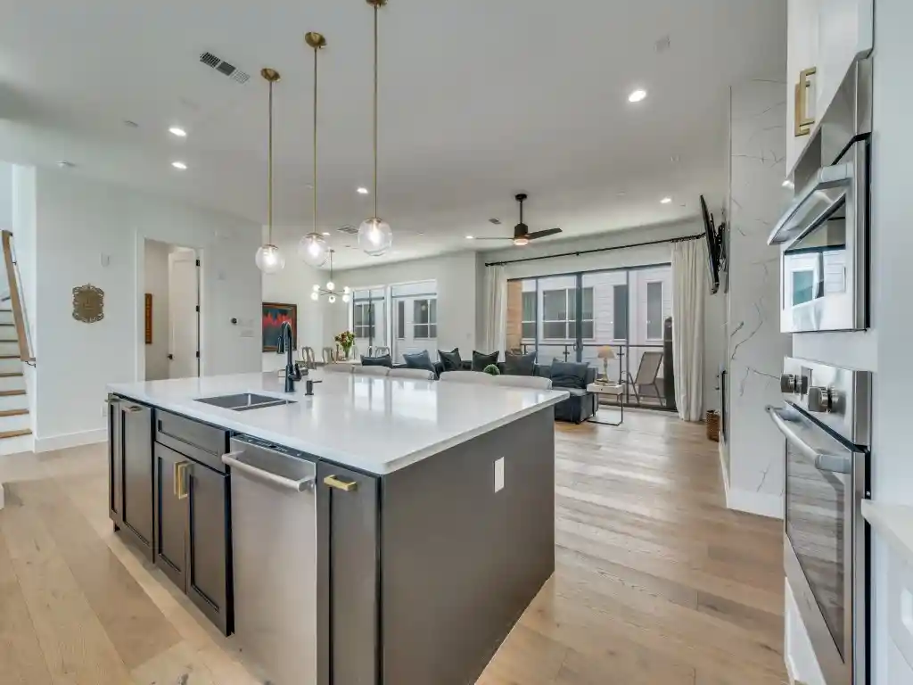 Photo 1 of Condo for sale at 2315 Kirby St #B, Dallas, TX 75204 | MLS# 21393273 | Listing updated on 2026-10-21