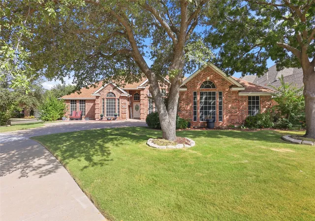 Photo 2 of Single family home for sale at 1926 Vintage Dr, Corinth, TX 76210 | MLS# 21392207 | Listing updated on 2026-10-09
