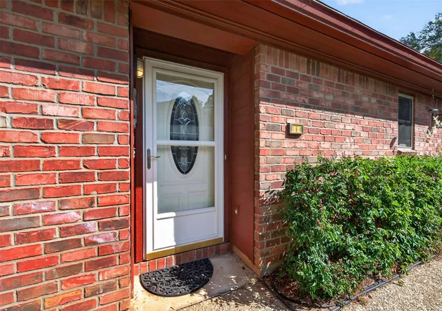 Photo 3 of Sale Pending at 164 Fountain View Dr, Shreveport, LA 71118 | MLS# 21392749 | Listing updated on 2026-10-03