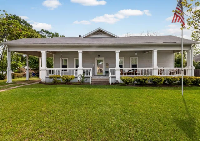 Photo 1 of Single family home for sale at 603 N Montgomery, Gilmer, TX 75644 | MLS# 21383582 | Listing updated on 2026-09-23