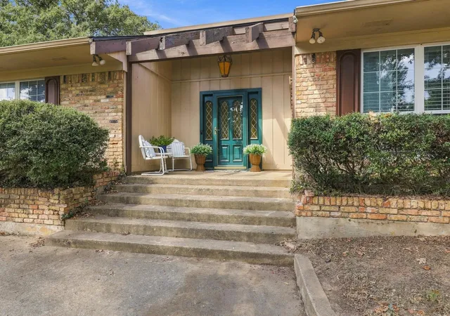 Photo 3 of Single family home for sale at 609 Ambassador St, Denison, TX 75020 | MLS# 21390800 | Listing updated on 2026-09-23