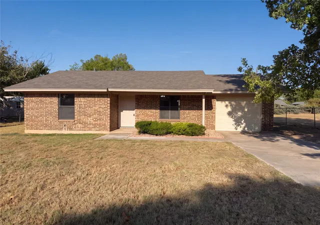 Photo 1 of Sale Pending at 711 Vickie Dr, Azle, TX 76020 | MLS# 21391930 | Listing updated on 2026-10-09