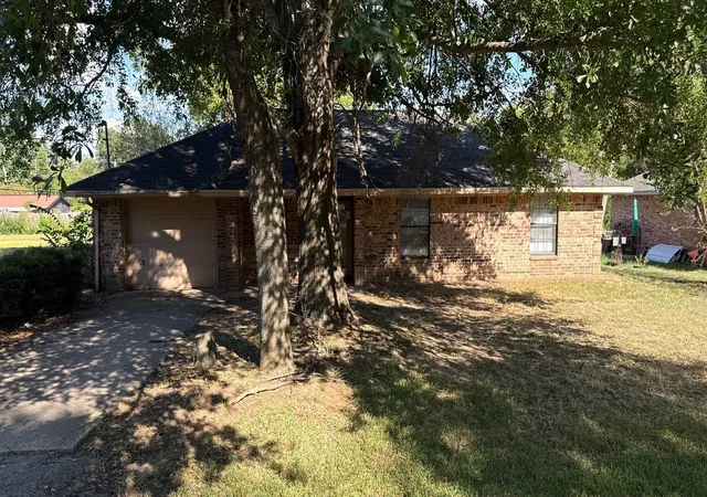 Single family home for sale at 402 N Richardson St, Grand Saline, TX 75140 | MLS# 21393044