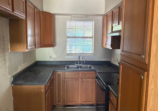 Photo 3 of Single family home for sale at 402 N Richardson St, Grand Saline, TX 75140 | MLS# 21393044 | Listing updated on 2026-09-23